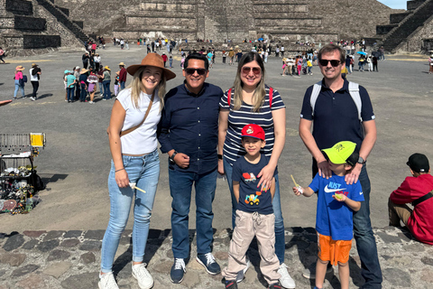 Mexico City: Private Teotihuacan and La gruta Half Day Tour
