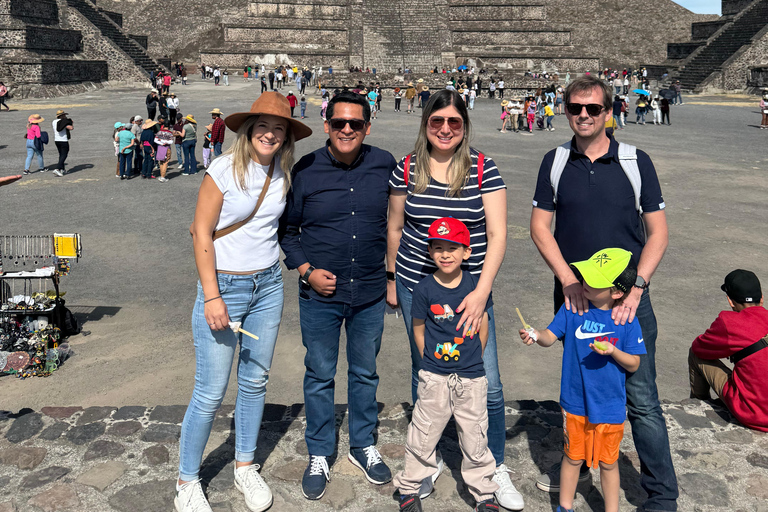 Mexico City: Private Teotihuacan and La gruta Half Day Tour
