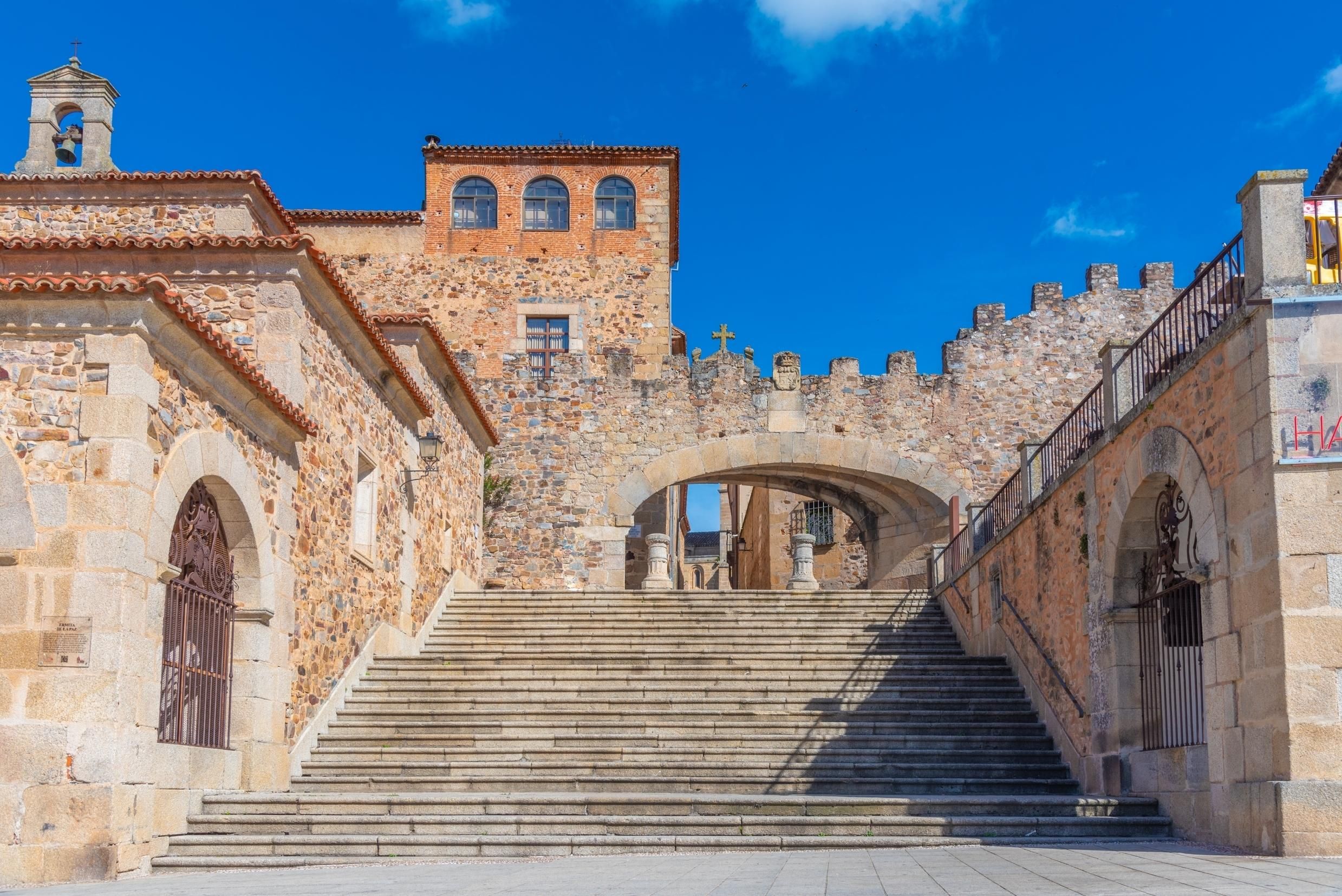 Cáceres: Geführte Tour + Eintritt zu den Sehenswürdigkeiten + Verkostung