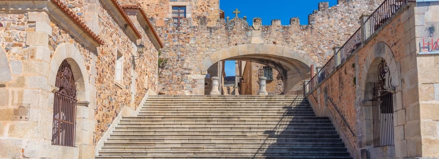 Cáceres : Visite guidée + entrée aux monuments + dégustation