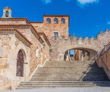 Cáceres: Geführte Tour + Eintritt zu den Monumenten + Verkostung