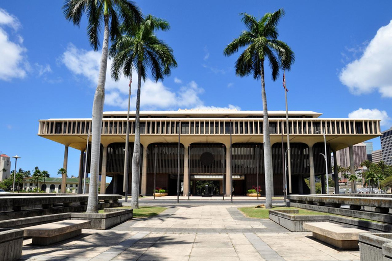 Charms of Honolulu Walking Tour for Couples