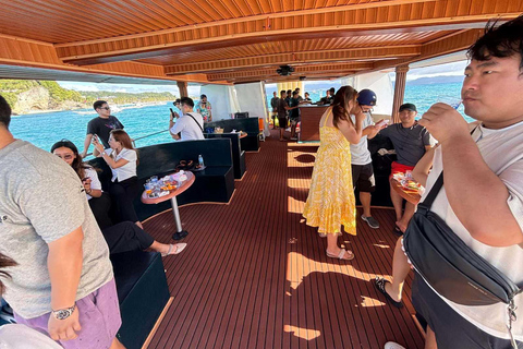 Boracay: Sally Sunset Party Yacht w/ Snacks & Water Activity
