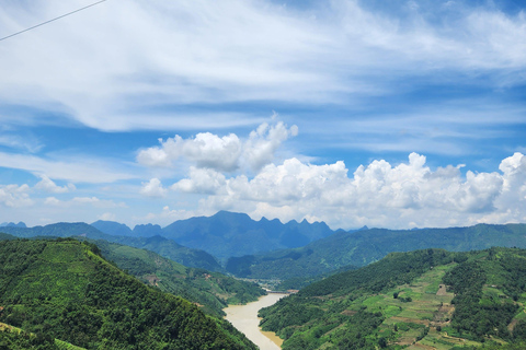 Tour di 4 giorni dell&#039;anello di Ha Giang con notte extra e pick-upTour in CABINA INDIVIDUALE DORME