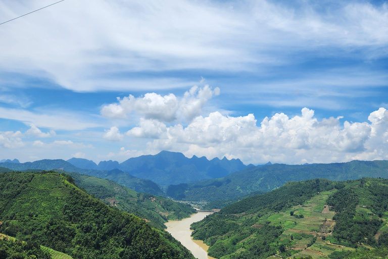 Tour di 4 giorni dell&#039;anello di Ha Giang con notte extra e pick-upTour in CABINA INDIVIDUALE DORME