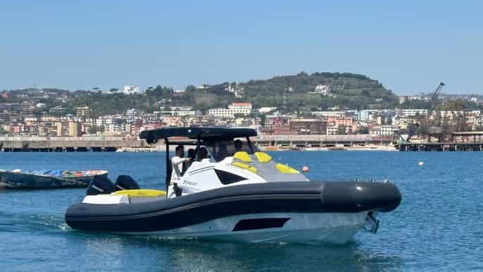 Malta: alquiler privado de lancha semirrígida con patrón para un día completo