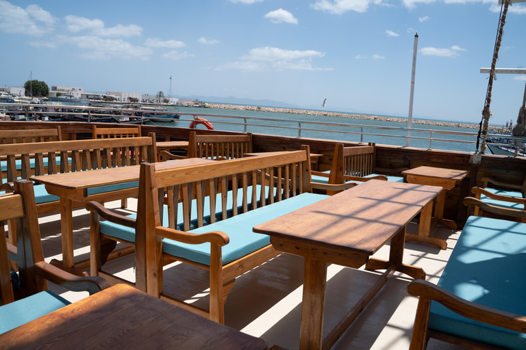 Boat Tour in La Goulette: Lunch and Swimming off Carthage & Sidi Bou Said Boat tour in La Goulette: Lunch and swim off Carthage & Sidi Bou Said
