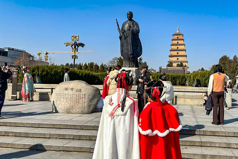 Xi'an: Terracotta Army, Lunch, City Wall, Pagoda, Bazaar Private Tour Spanish, Italian, German, French-Speaking Guide