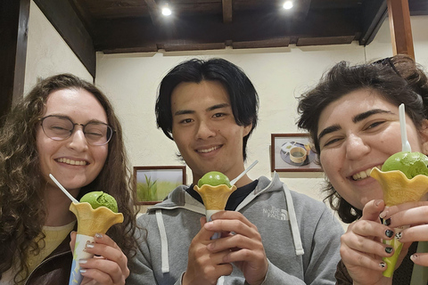 Kanazawa: Walking & Calligraphy Tour with an ex-Pro Athlete