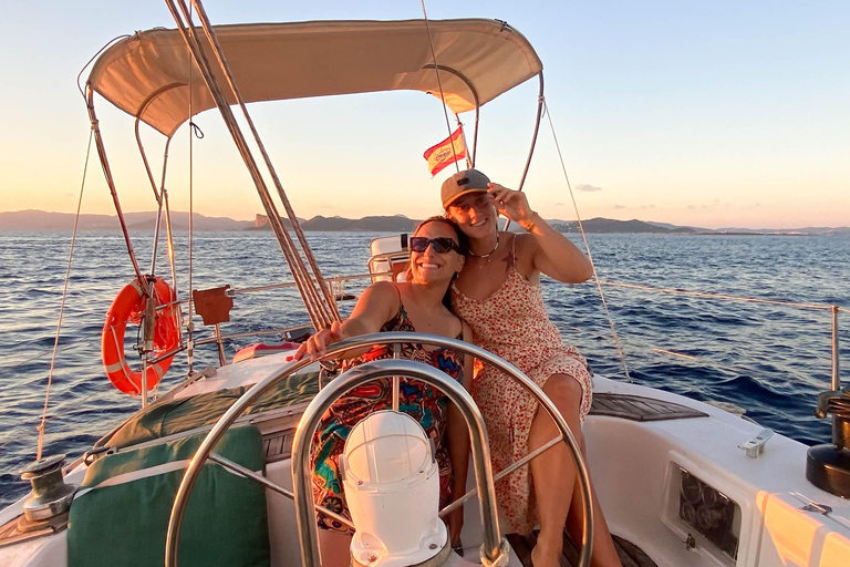 Palma: Private Half-Day Sailing Trip with Tapas & Drinks Shared sailing boat Tour - Snacks and soft drinks included