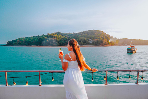 Phuket: Phi Phi Islands Day Tour by Ferry with Lunch Silver Seat