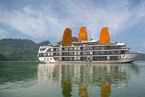 From Hanoi: Lan Ha Bay 2-Day Cruise with Meals & Activities - Image 2