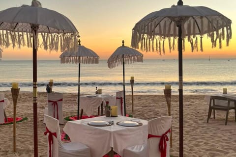 Bali: Jimbaran Beach Dinner with Indian & Seafood Options