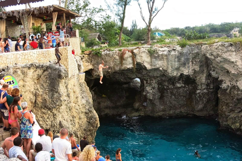 Negril : Croisière en catamaran au coucher du soleil avec plongée en apnée et open bar