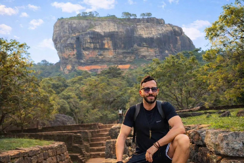 From Colombo: 2-Day Sigiriya and Kandy Private Heritage Tour
