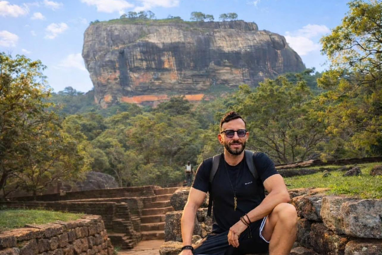 From Colombo: 2-Day Sigiriya and Kandy Private Heritage Tour