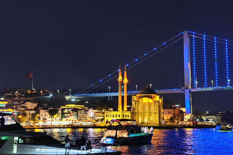 Bosphore d'Istanbul : croisière de 3 heures avec arrêt dans la partie asiatiqueBosphore : croisière guidée de 3 heures (sans repas)