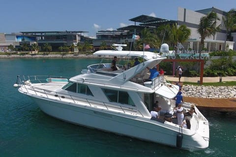 Cancun: Luxury Yacht Tour to Isla Mujeres Chef #GMBSR55FUN
