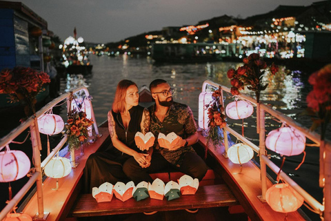 Hoi An: Private Photoshoot with Rowboat Ride & Lanterns