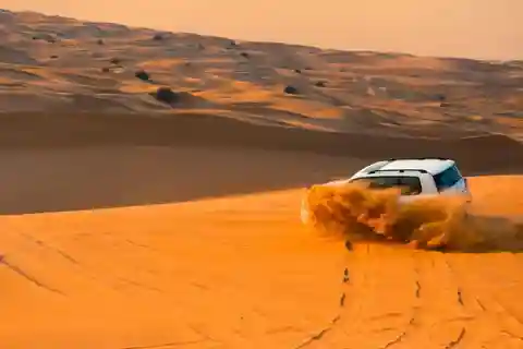 Dubai: Wüstensafari, Kamelritt, Sandboard & Buffet Dinner
