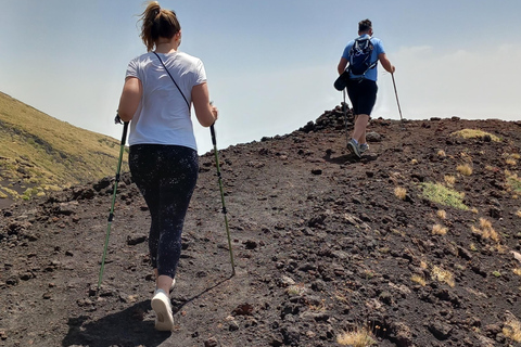 Etna dagsutflykt från Siracusa. Vandring, vin och mat ingår