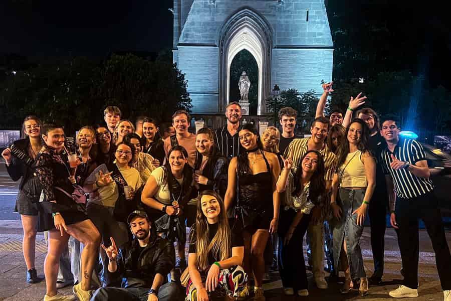 Paris: Geführte Kneipentour durch das Stadtzentrum mit Shots und Club-Eintritt. Foto: GetYourGuide Paris: Geführte Kneipentour durch das Stadtzentrum mit Shots und Club-Eintritt. Foto: GetYourGuide