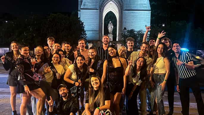 París: Pub Crawl guiado por el centro de la ciudad con chupitos y entrada al club