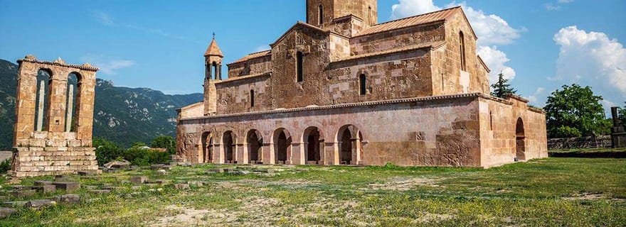 Haghpat, Sanahin & Odzun, Mendz Er ou Zarni - Grottes de Parni