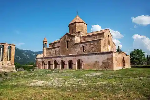 Haghpat, Sanahin e Odzun, Mendz Er o Zarni - Grotte di Parni