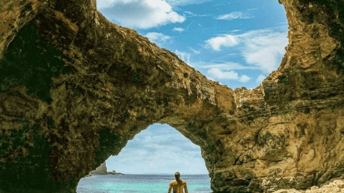Comino: passeio de barco pela Gruta do Popeye com mergulho com snorkel