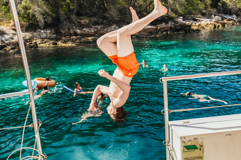 Split : journée de croisière en catamaran vers Hvar et les îles Infernales