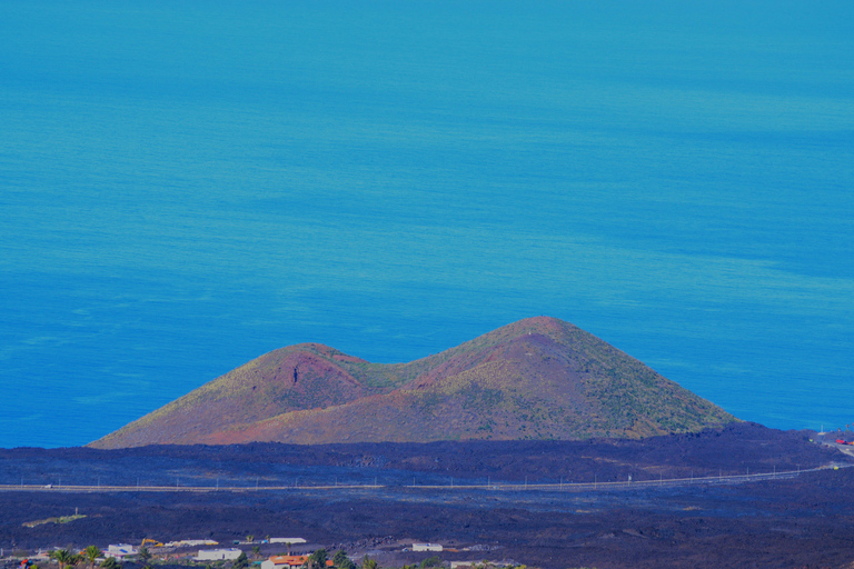 Nuevo Volcán linear route: an exterior and interior view of the volcanoes New Volcano linear route: an exterior and interior view of the volcanoes