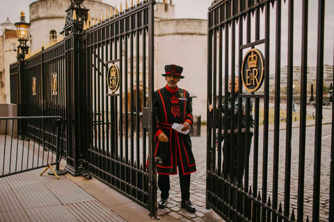 Private Tower of London Tour: Early Crown Jewels Access