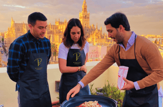 Sevilla: Paella-Kochkurs & 30-minütige Fragerunde mit einem lokalen Experten