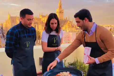 Sevilla: Highlights Rooftop Tour & Paella Cooking Class
