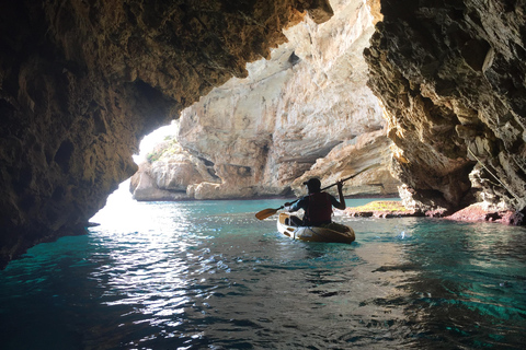 Jávea: Passeio de caiaque desde a praia de Granadella até às grutas marinhas