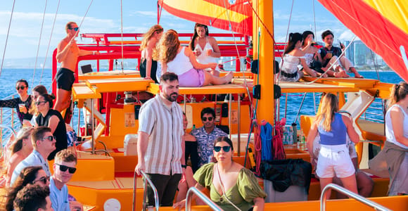 Honolulu: 90-Minute South Shore Sail & Drinks on Na Hoku 2