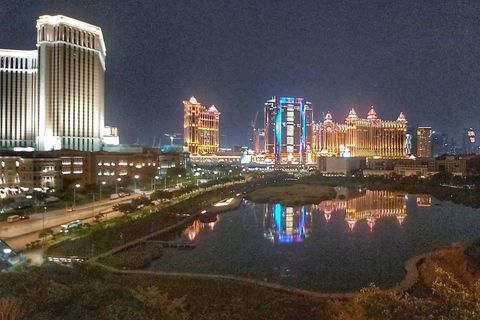 Macau Night City Tour｜Private Limo Tour with Driver-Guide 5 hours | 9 seater Van - Max for 8 pax