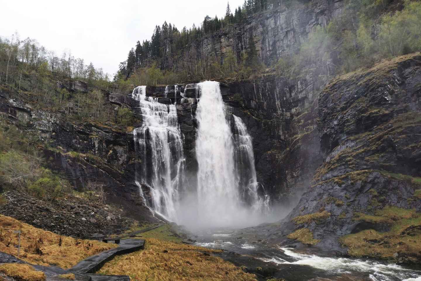 Bergen: Cascate Private e Meraviglie dei Fiordi Norvegesi
