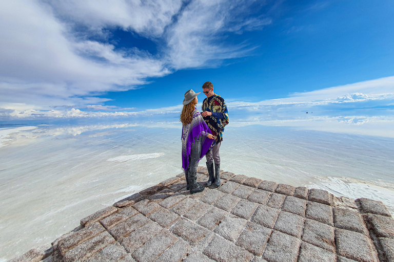 Uyuni: 3-Day Salt Flats, Lagoons, and Geysers Tour ENGLISH-SPEAKING GUIDE