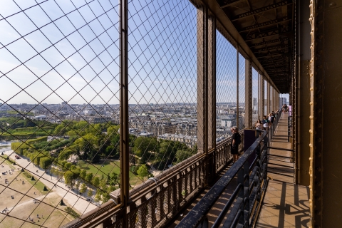 Eiffelturm: Direkter Zugang & Führung 2. Ebene und SpitzeFührung auf der Spitze auf Englisch
