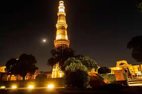 Spettacolo d'acqua notturno: India Gate, Qutb Minar e Akshardham