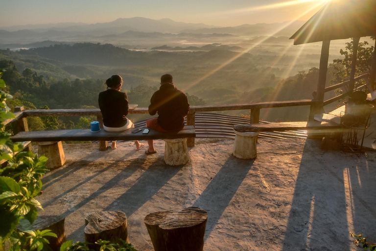 Khao Lak: Mágico amanecer sobre las nubes en Khao Khai Nui