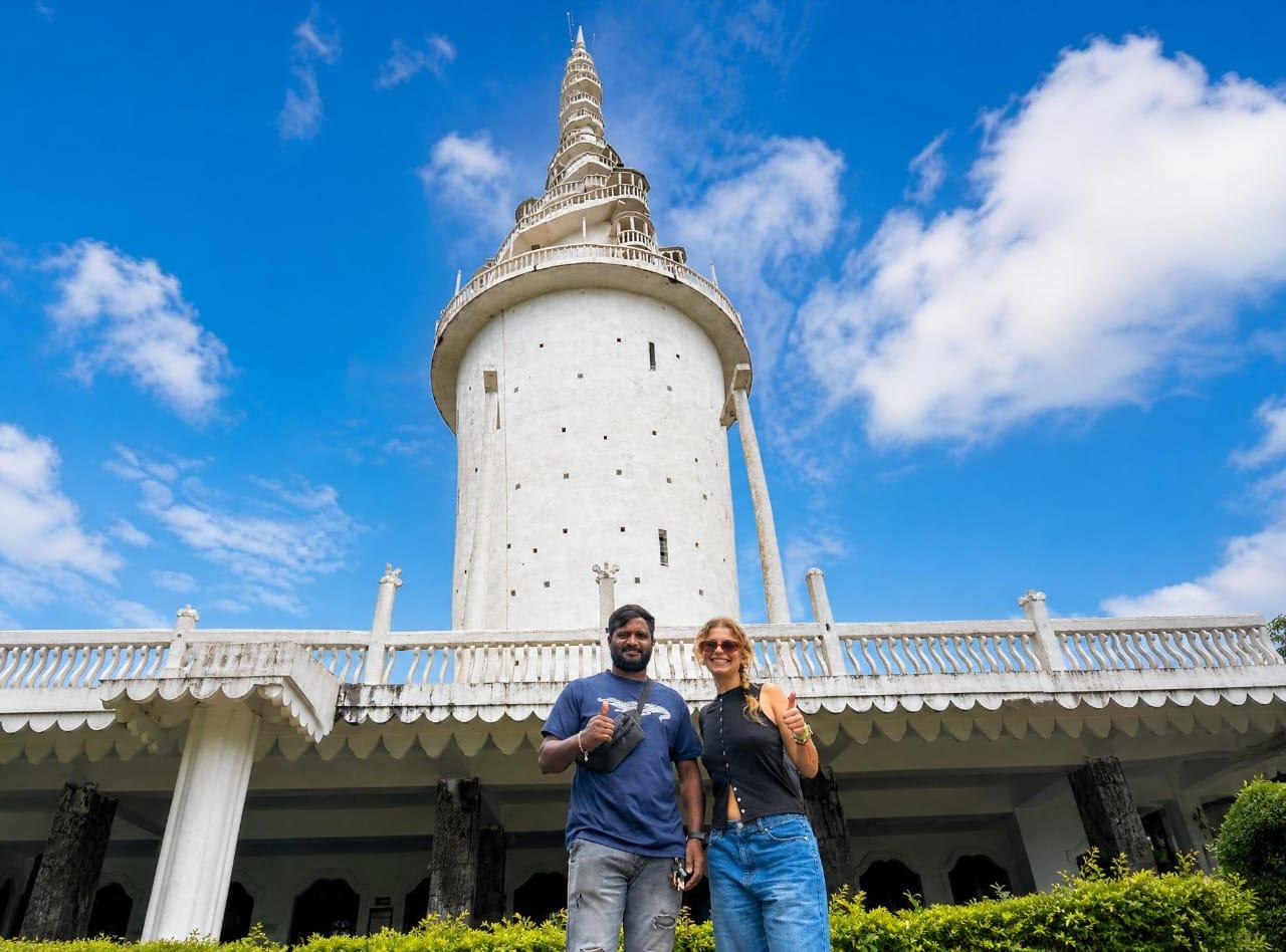 Kandy: Ambuluwawa-Turm und private Tuk-Tuk-Tour durch Kandy
