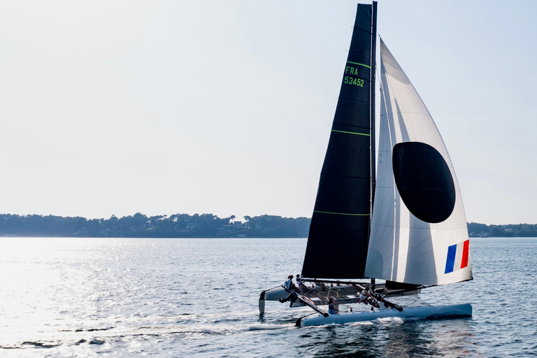 Embark in Larmor-Baden: discover our Extreme 40 catamaran. Full-day sailing, 6:30 a.m.