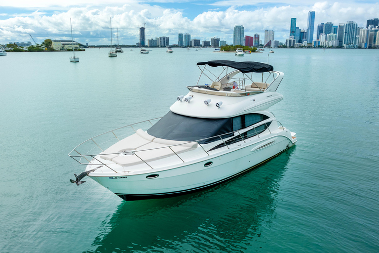 Yacht Cruise Around miami bay for 2 hours.