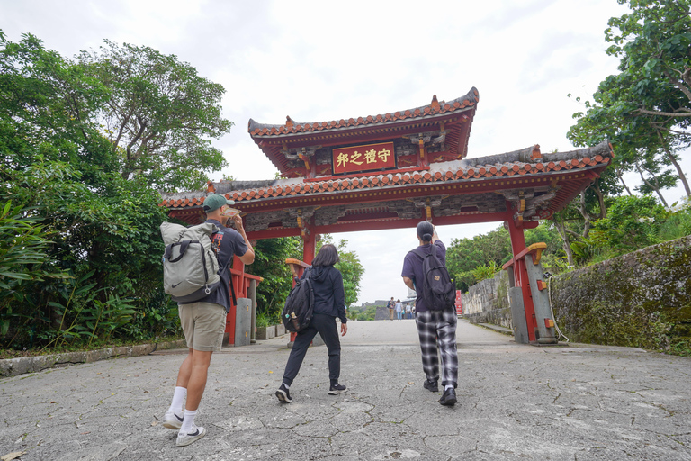 Naha: Okinawa Shuri Castle Peace Walking Tour