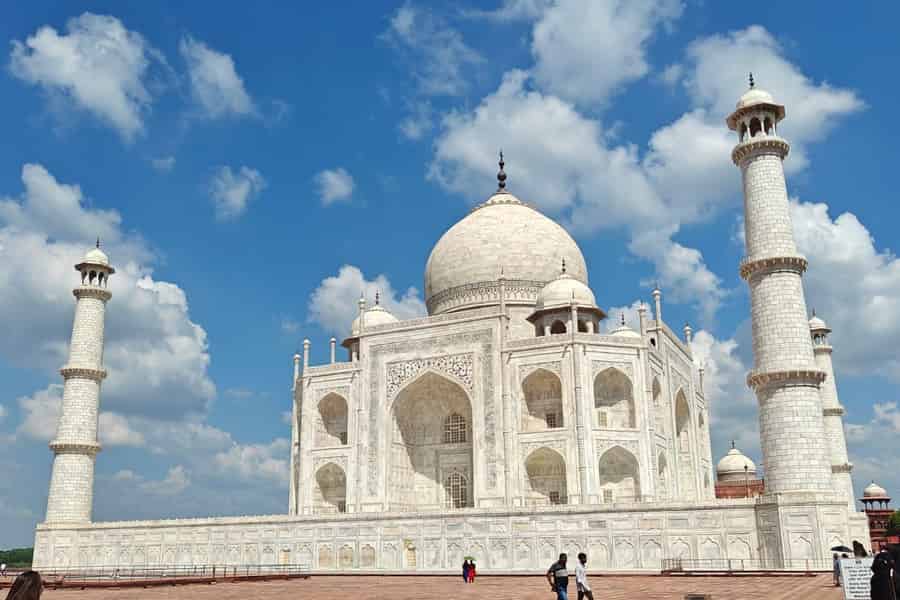 All-inclusive-Tour zum Taj Mahal bei Sonnenaufgang, Baby Taj und Agra Fort. Foto: GetYourGuide All-inclusive-Tour zum Taj Mahal bei Sonnenaufgang, Baby Taj und Agra Fort. Foto: GetYourGuide