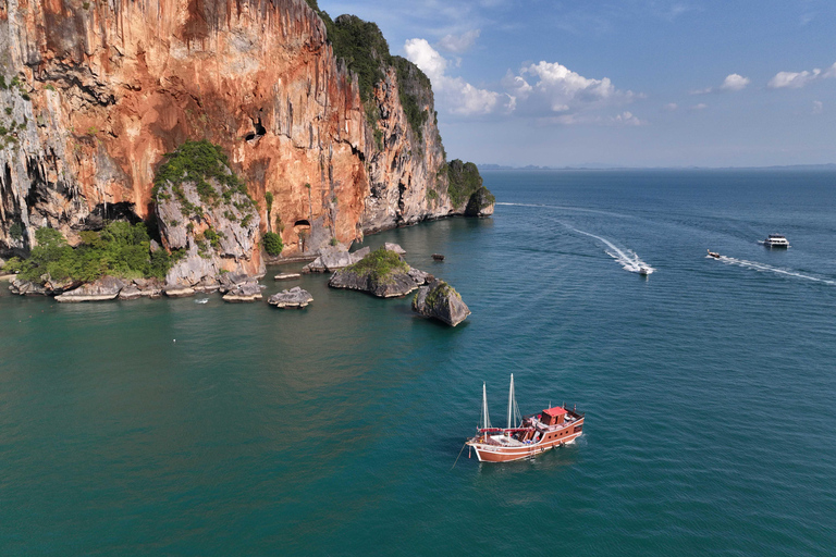 Krabi: Sunset Dinner Cruise & Swimming by Luxury Junk Boat
