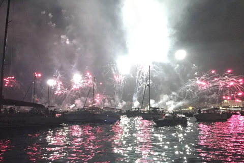 Cannes : Mandelieu Vuurwerk per privé bootMandelieu: Feu d&#039;artifice en bateau Vuurwerk per boot